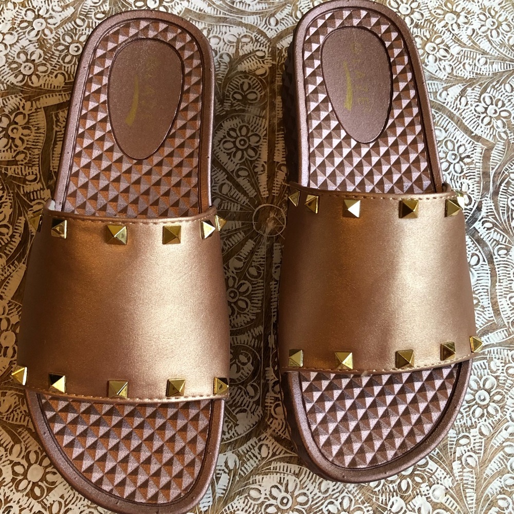 NWT Trendy Rose Gold Chunky Studded Summer Sandals - Picture 11 of 11